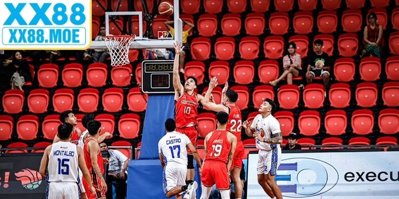 Tham gia bóng rổ với nhiều giải quốc tế